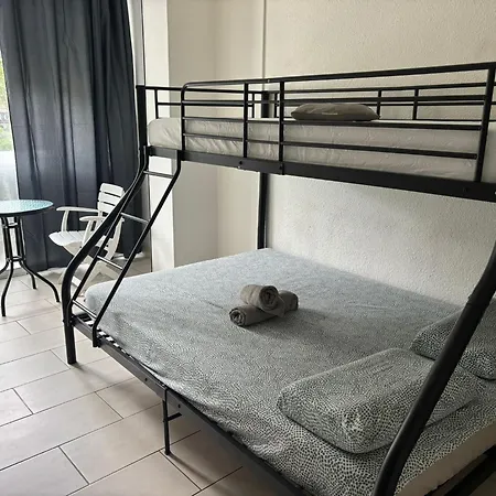 De Lina - 41 - Self Check-in -